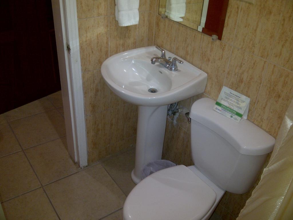 Hotel Cibeles La Ceiba Ngoại thất bức ảnh